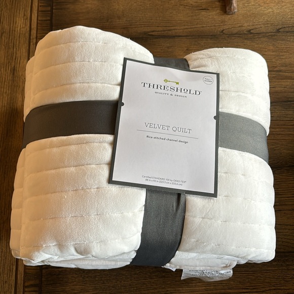 NWT  Full /QueenChannel Stitch Velvet Quilt Cream
- Threshold - Picture 6 of 9